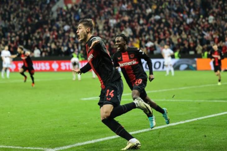 احتفال باتريك شيك مهاجم باير ليفركوزن